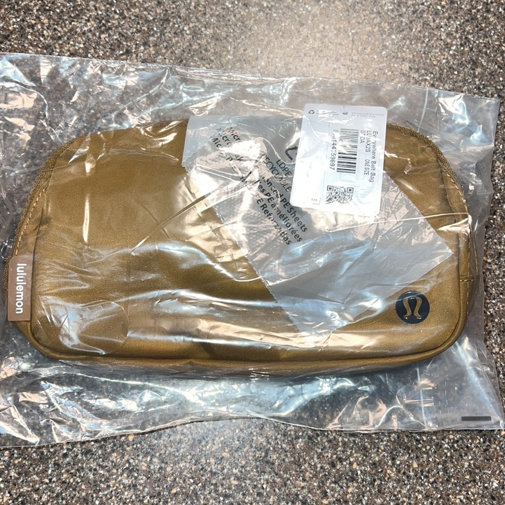 NWT Lululemon Everywhere Belt Bag - Picture 6 of 7